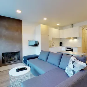 Holiday home Lakefront Oasis By Harmony, Whistler